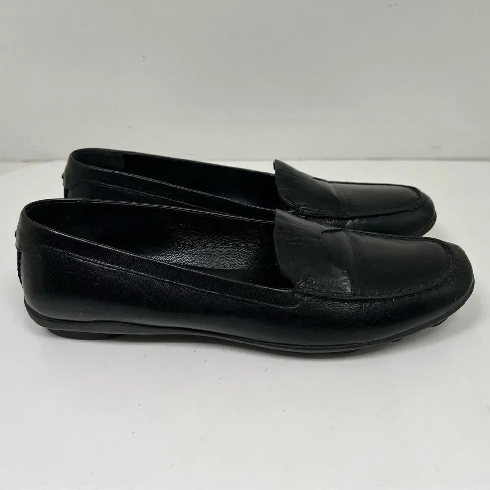 Prada Women's Black Leather Loafers Size 38.5 / 8.5
